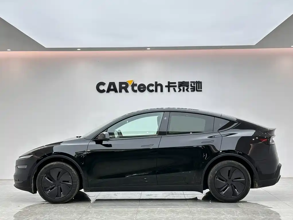 Photo 2 - Tesla Model Y