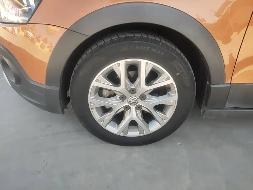 Фото 23 - Volkswagen Polo
