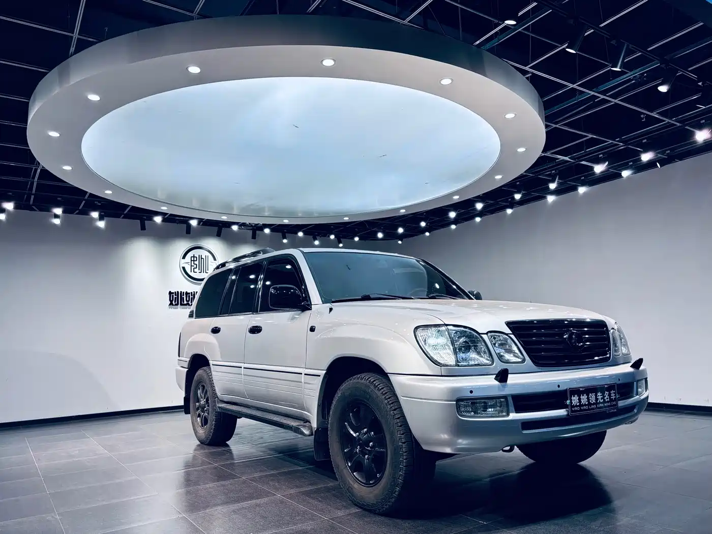 Фото 12 - Lexus LX