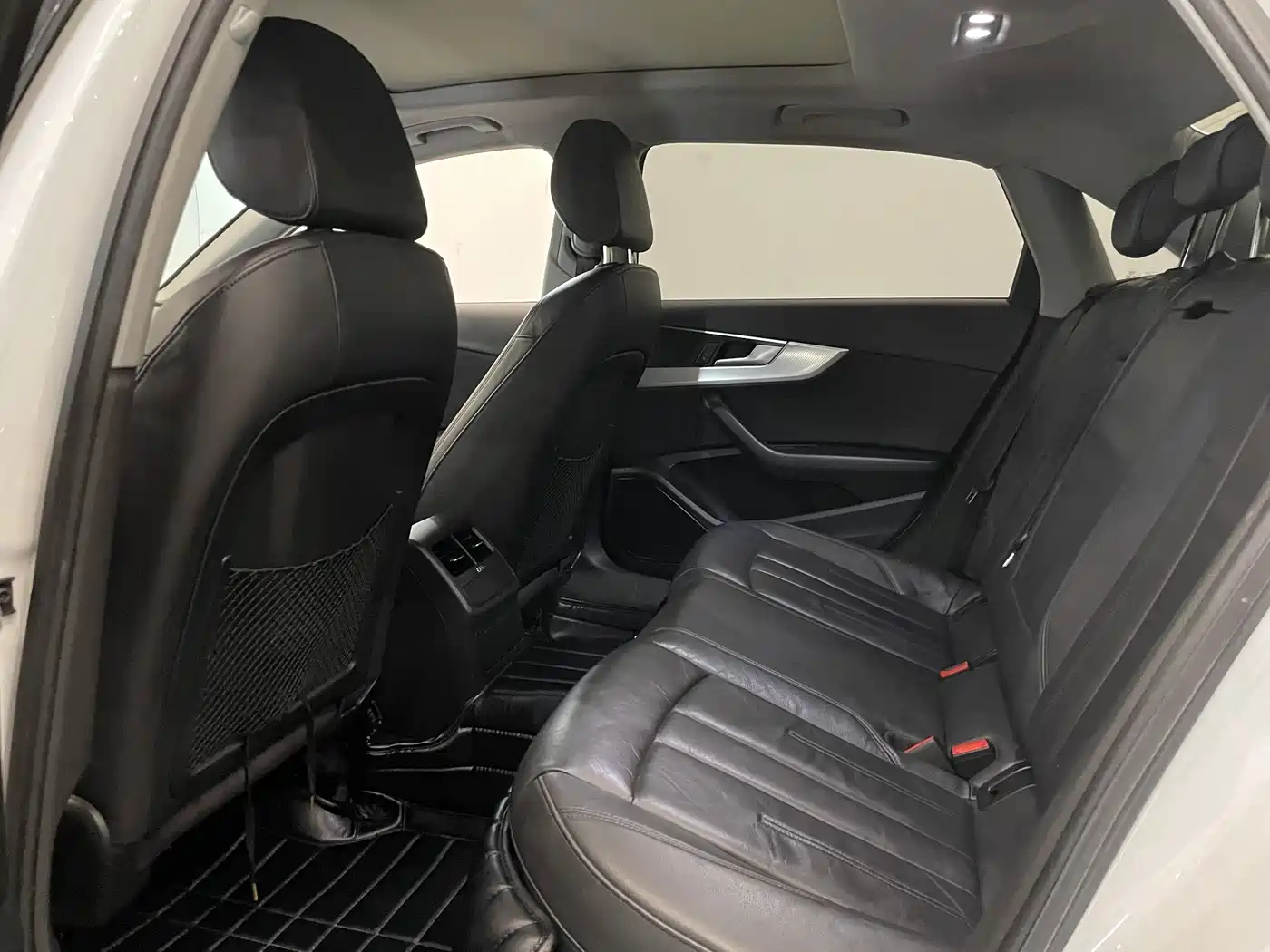 Фото 8 - Audi A4L