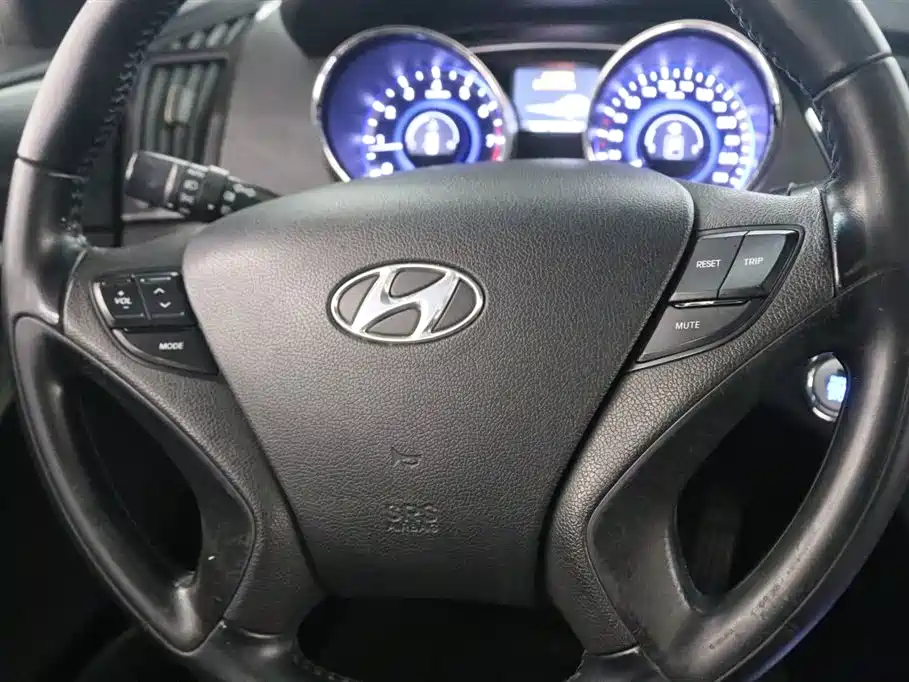 Hyundai Sonata 2013 2.4L Automatic Luxury Edition (China IV) фото 5