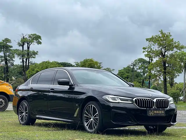 BMW 5 Series 2023 530Li Leading M Sport Package — фото 3