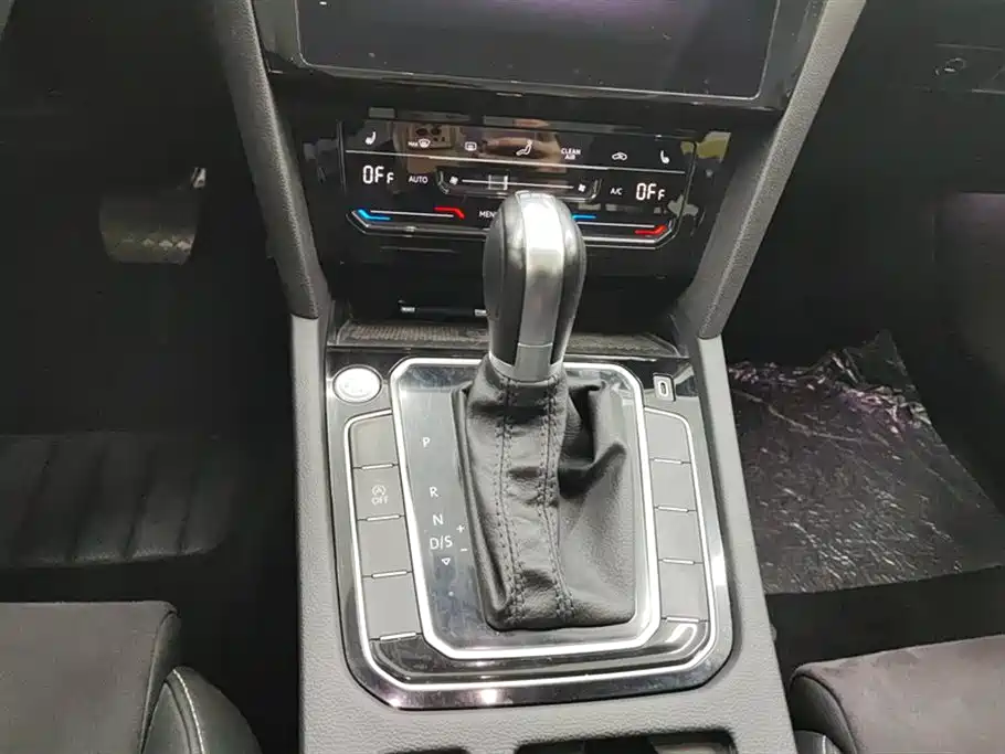 Volkswagen Magotan 2020 330TSI DSG Luxury фото 16