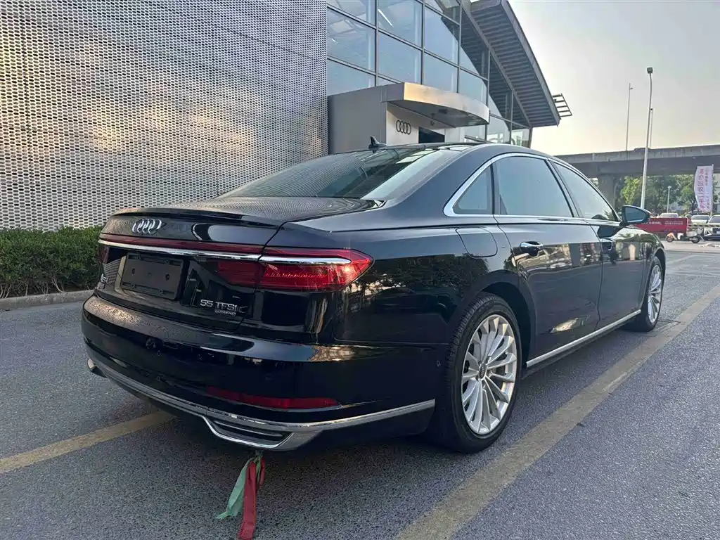 Audi A8 2018 A8L 55 TFSI quattro Launch Premium фото 5