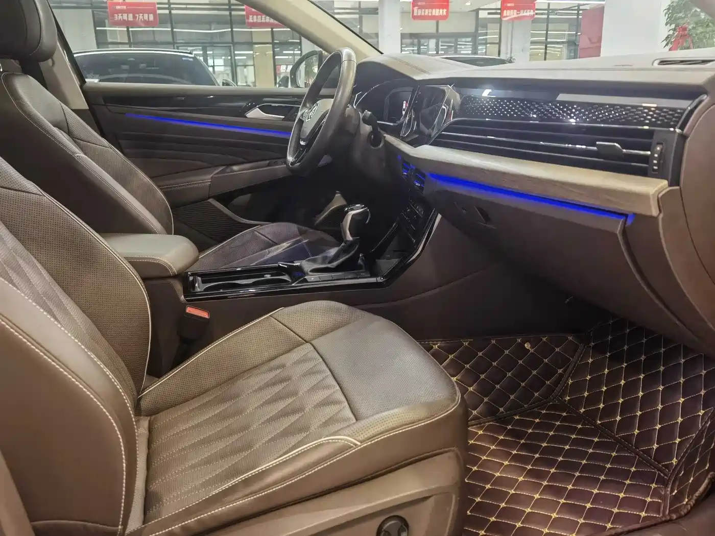 Volkswagen Passat 2020 330TSI Luxury Edition China VI фото 8