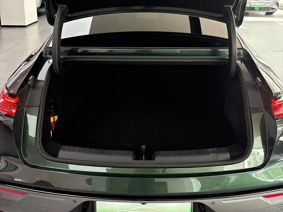 Geely Galaxy Galaxy Xingyao 8 2025 2025 Model 130km EM-i Flagship Edition