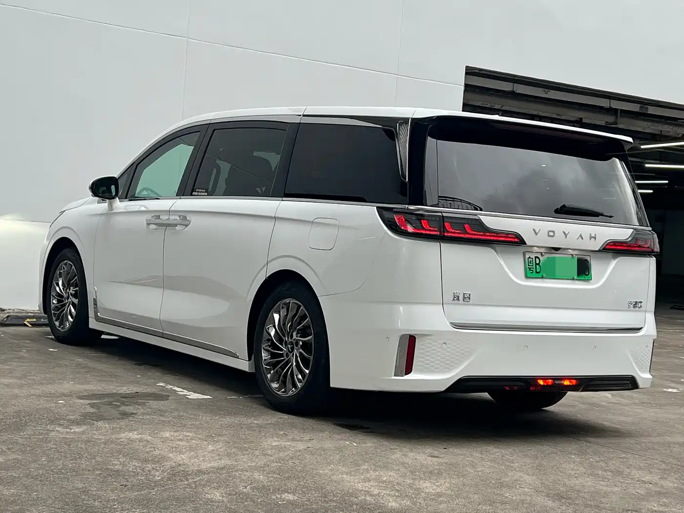 Voyah Auto Voyah Dreamer 2022 Low-carbon Dream+Smart Package фото 17