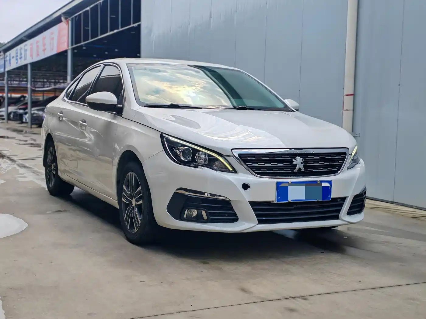 Peugeot 308 2016 1.6L Automatic Luxury фото 2