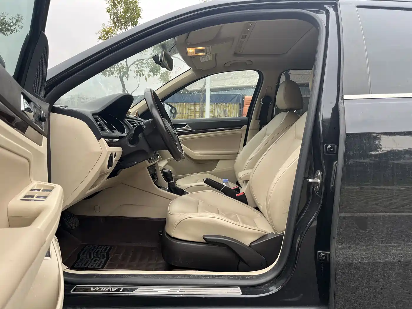 Volkswagen Lavida 2015 1.6L Automatic Comfort Edition фото 5