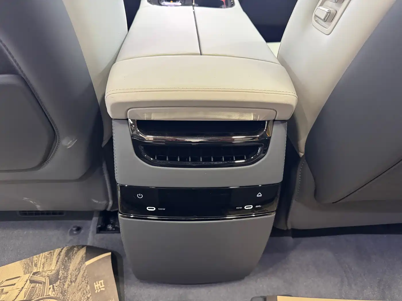 ZEEKR 009 2025 2024 6-seat Executive AWD 108kWh
