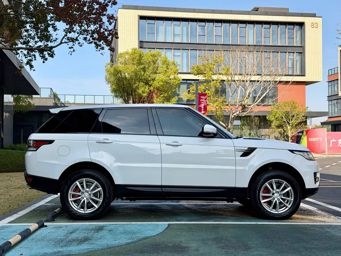 Land Rover Range Rover Sport 2016 Model 3.0 SC V6 SE фото 4