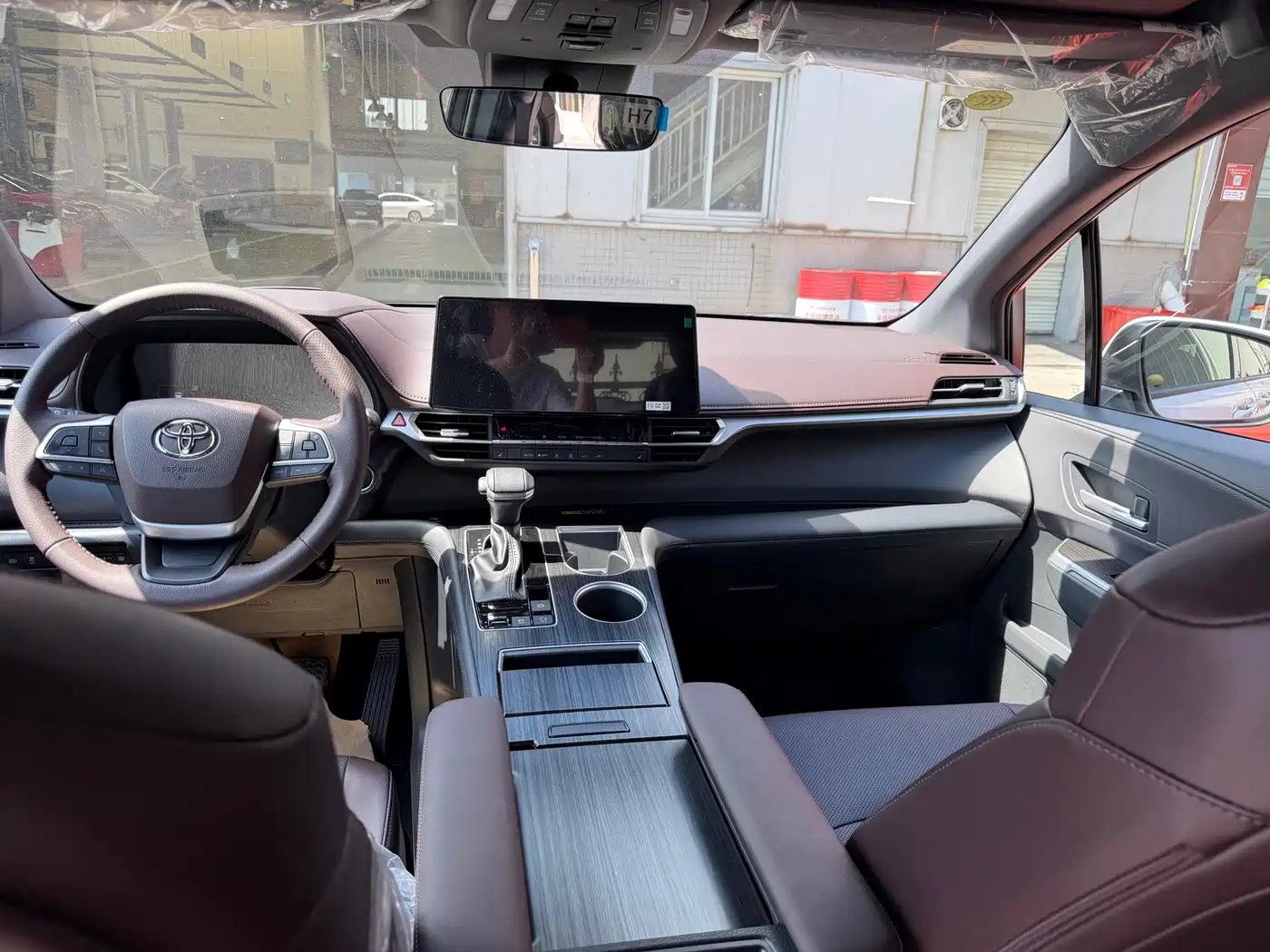 Toyota Granvia 2025 2024 2.5L Hybrid Premium PLUS 4WD Edition