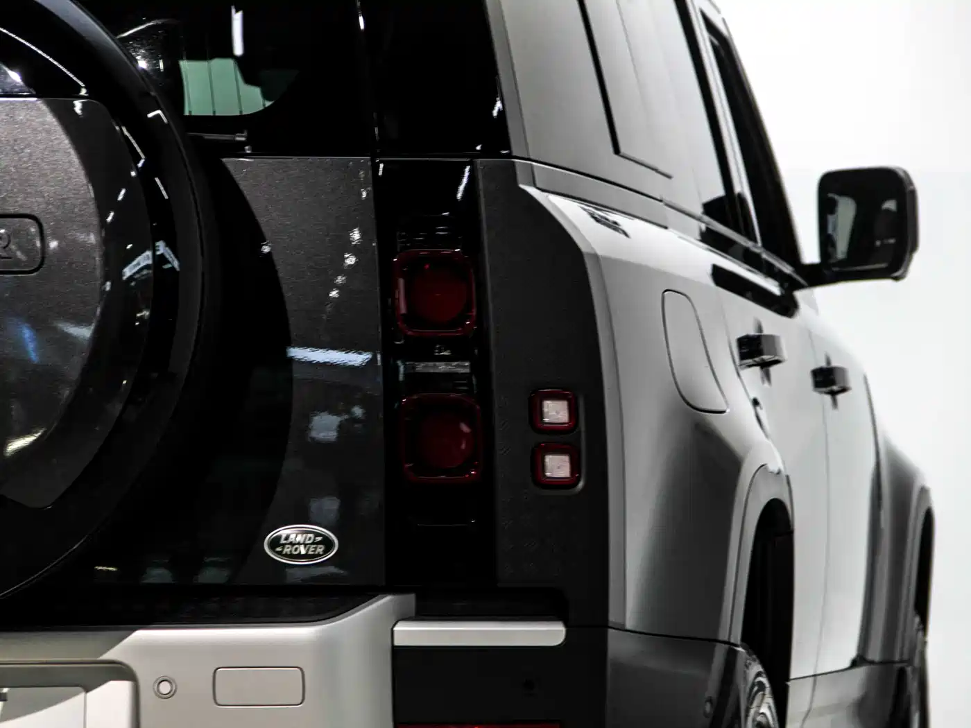 Land Rover Defender 2025 110 3.0T P400 Dark Special Edition фото 3