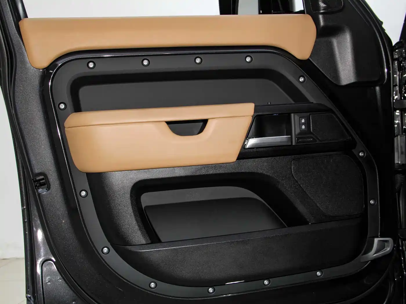 Land Rover Defender 2025 110 3.0T P400 Dark Special Edition фото 22