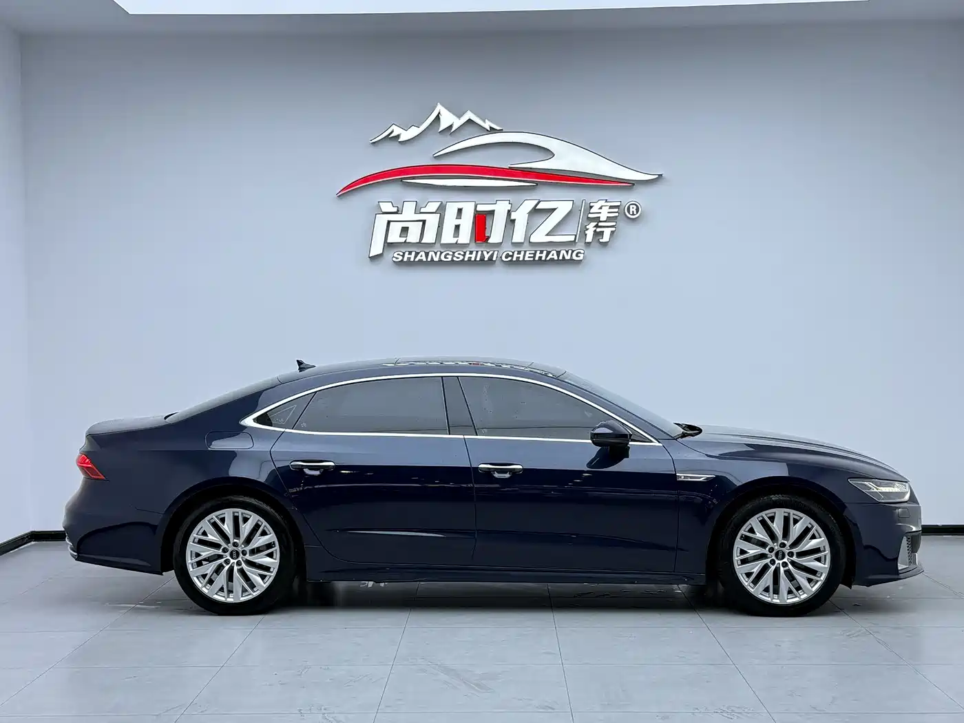 Audi A7L 2024 45TFSI S-line Dream Edition Crystal Package фото 5