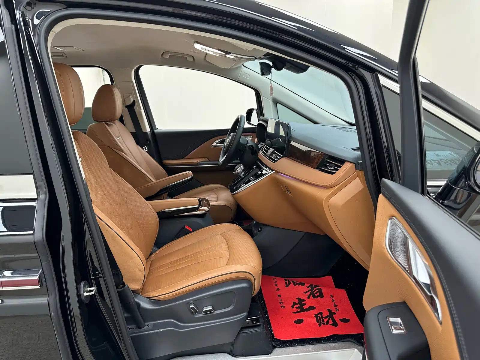Фото 31 - Hongqi HQ9 PHEV