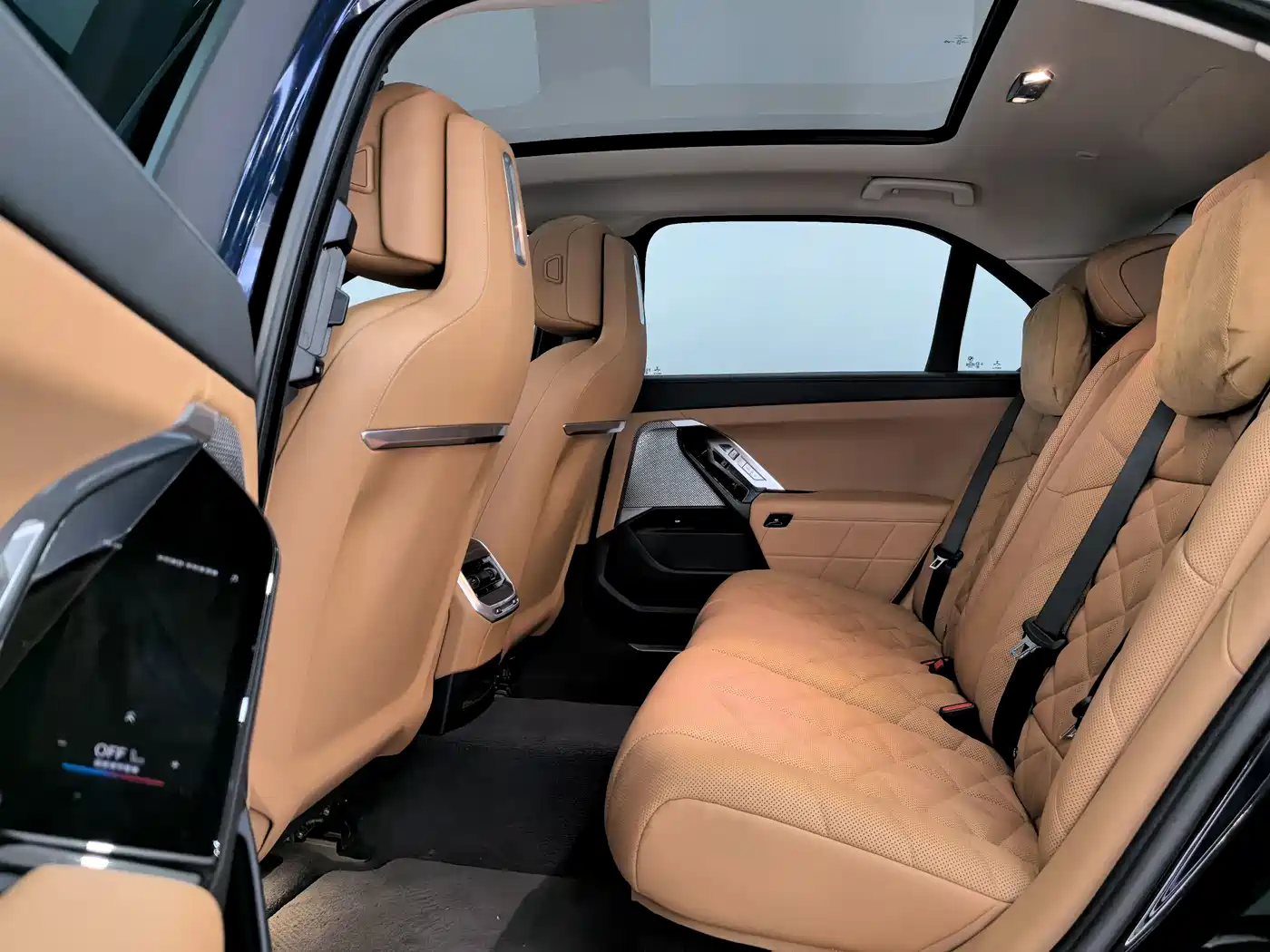 BMW 7 Series 2023 Model 735Li M Sport Package фото 29