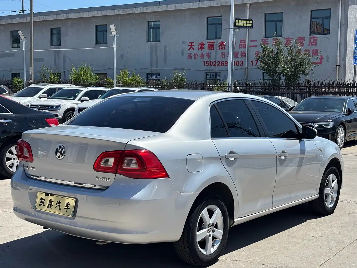 Volkswagen Bora 2011 1.6L Automatic Comfort фото 9