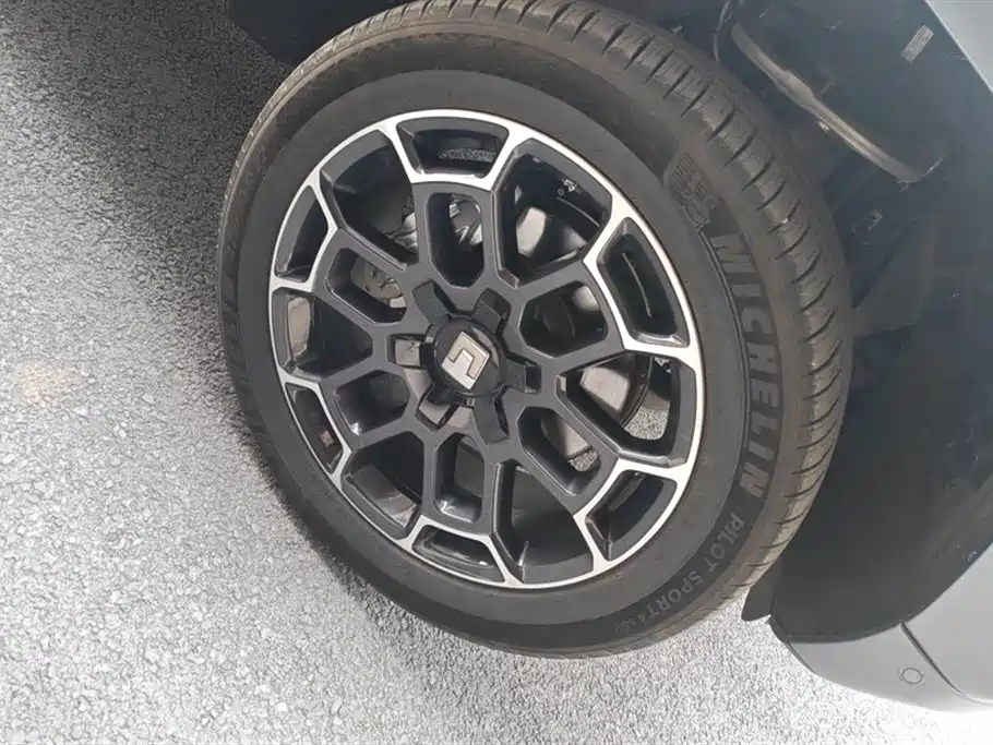 TANK TANK 700 NEW ENERGY