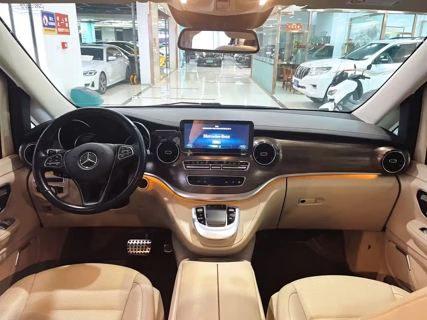 Mercedes-Benz V-Class 2020 Model V 260 L Long Wheelbase Luxury фото 8
