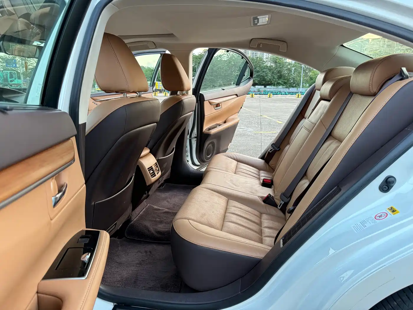 Фото 5 - Lexus ES