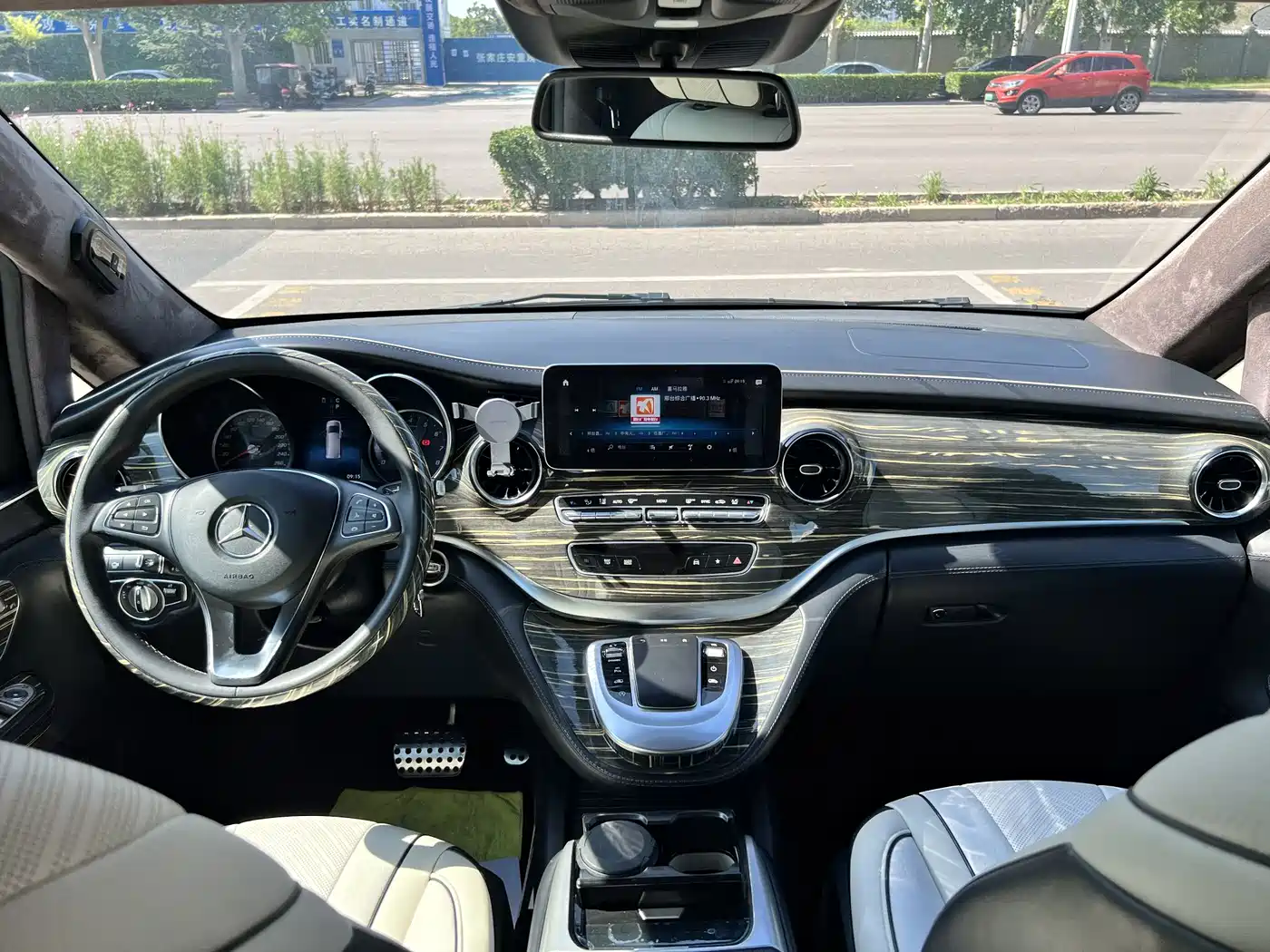 Mercedes-Benz V-Class 2020 Model V 260 L Long Wheelbase Luxury фото 8