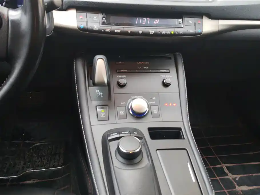 Lexus CT 2017 CT200h Comfort (Single Color, China V) фото 16