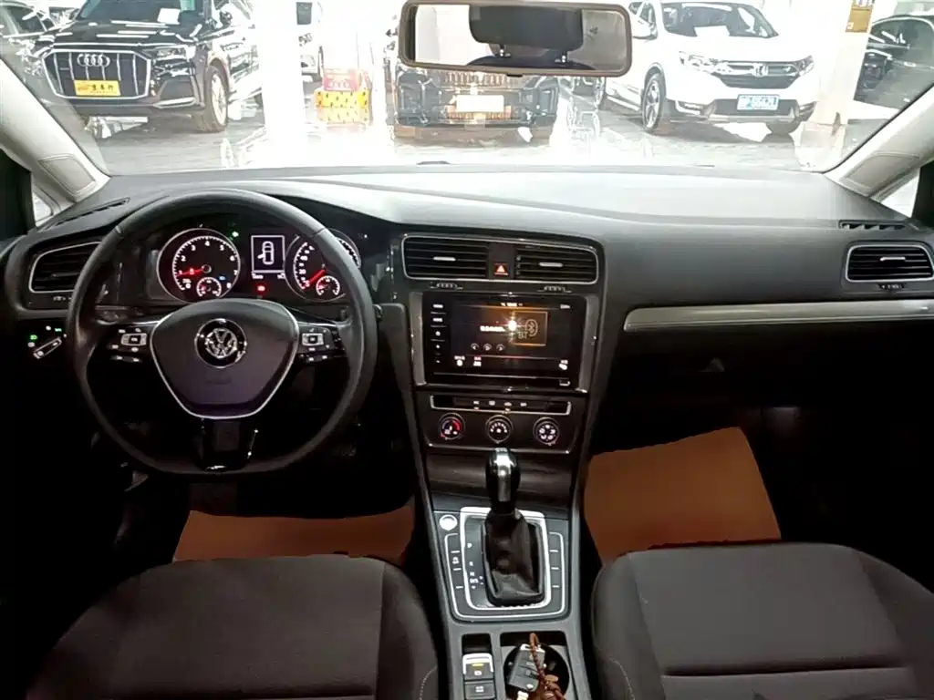 Volkswagen Golf 2020 Beloved Edition 200TSI DSG Comfort Progressive фото 10