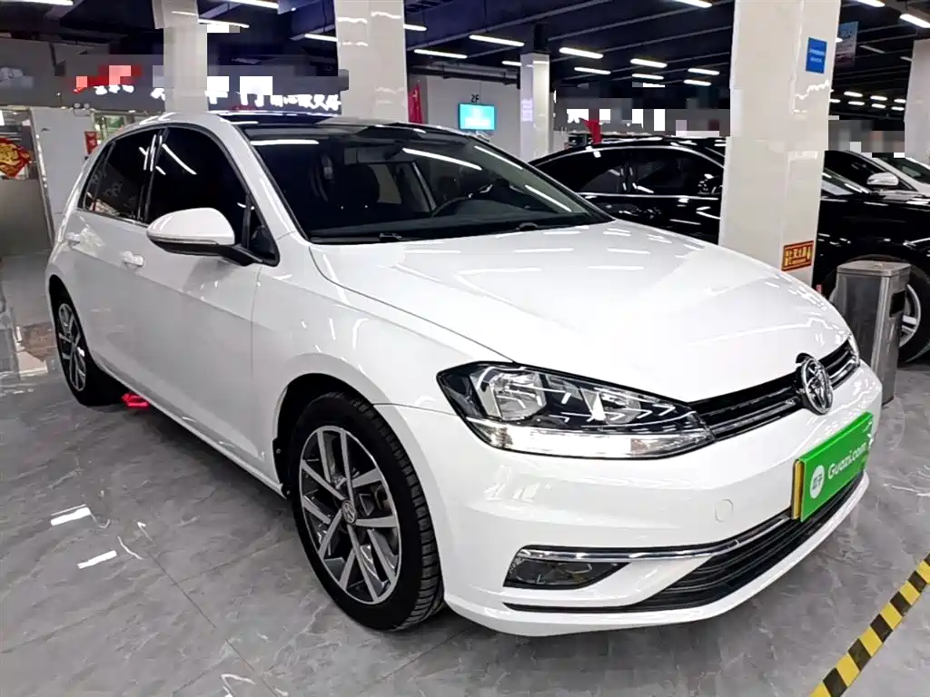 Volkswagen Golf 2020 Beloved Edition 200TSI DSG Comfort Progressive фото 4
