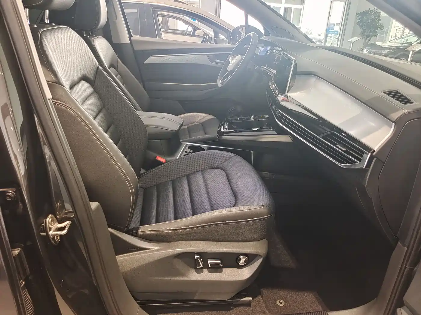 Volkswagen Talagon 2022 380TSI 4WD Luxury Premium Pro Edition 6-seater фото 8