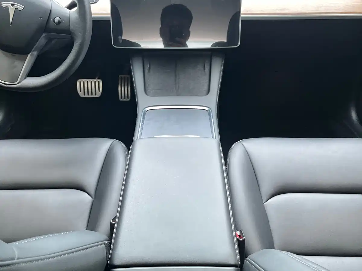 Фото 7 - Tesla Model 3