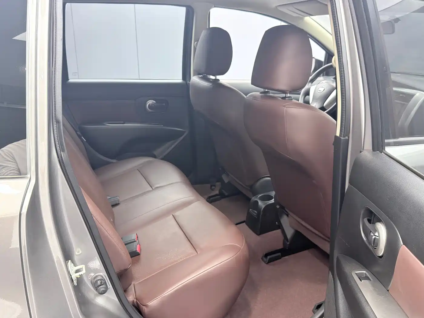 Nissan Livina 2015 2015 Vigorous 1.6XV CVT Luxury Edition