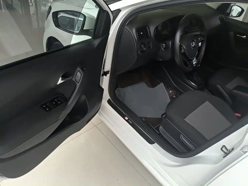 Volkswagen Polo 2018 1.5L Auto Safe Drive фото 16