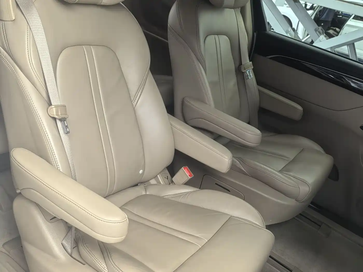 Buick GL8 2017 ES 28T Premium China V фото 7