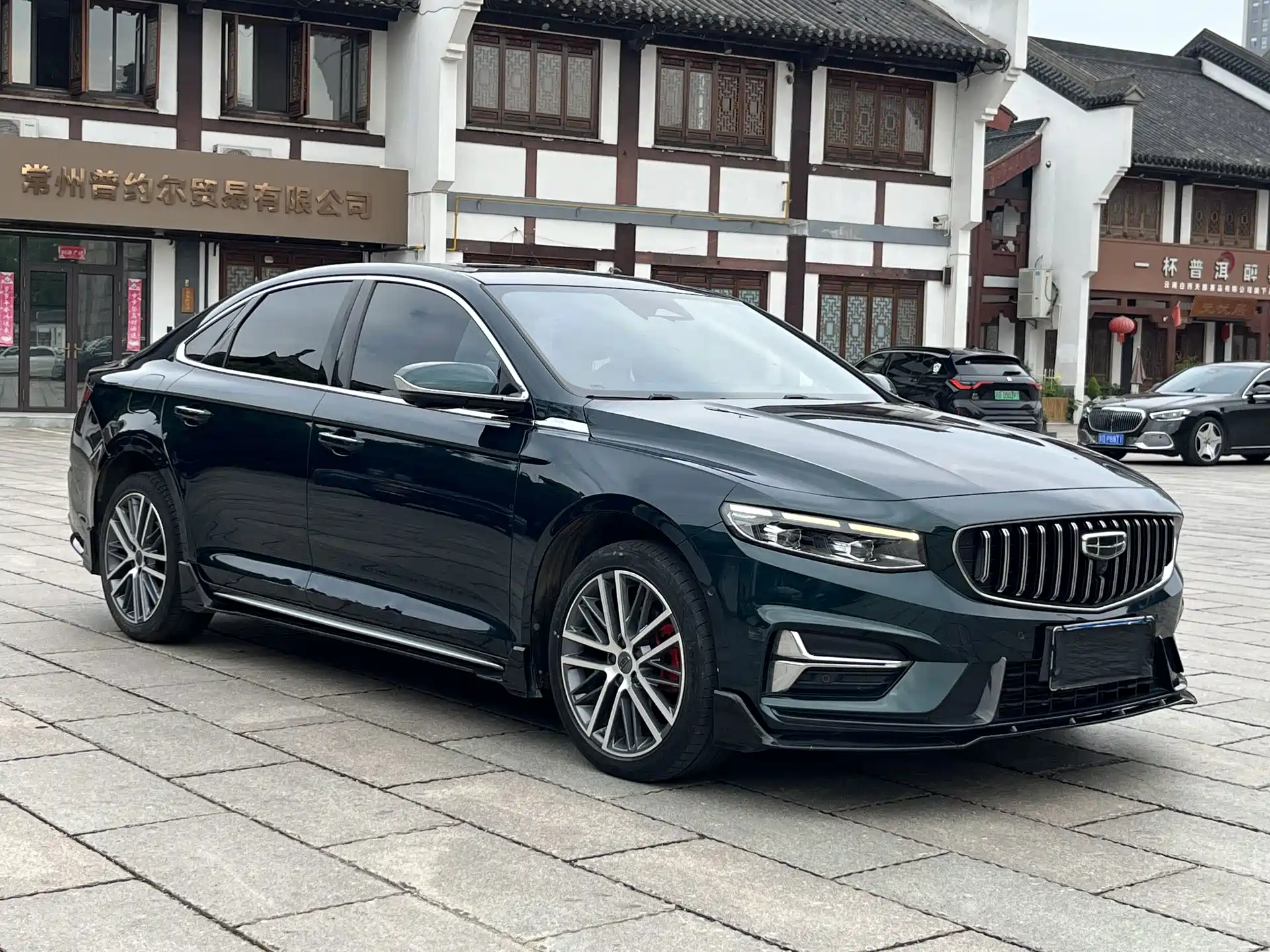Фото 2 - Geely Preface