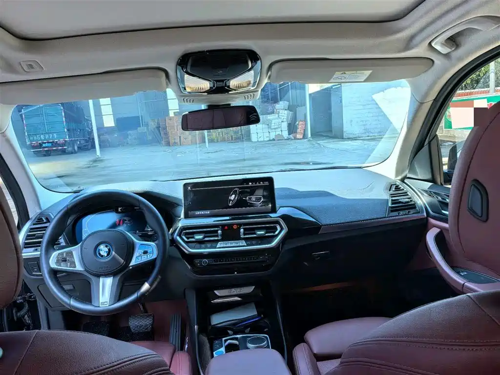 BMW iX3 2024 Leading Edition фото 8
