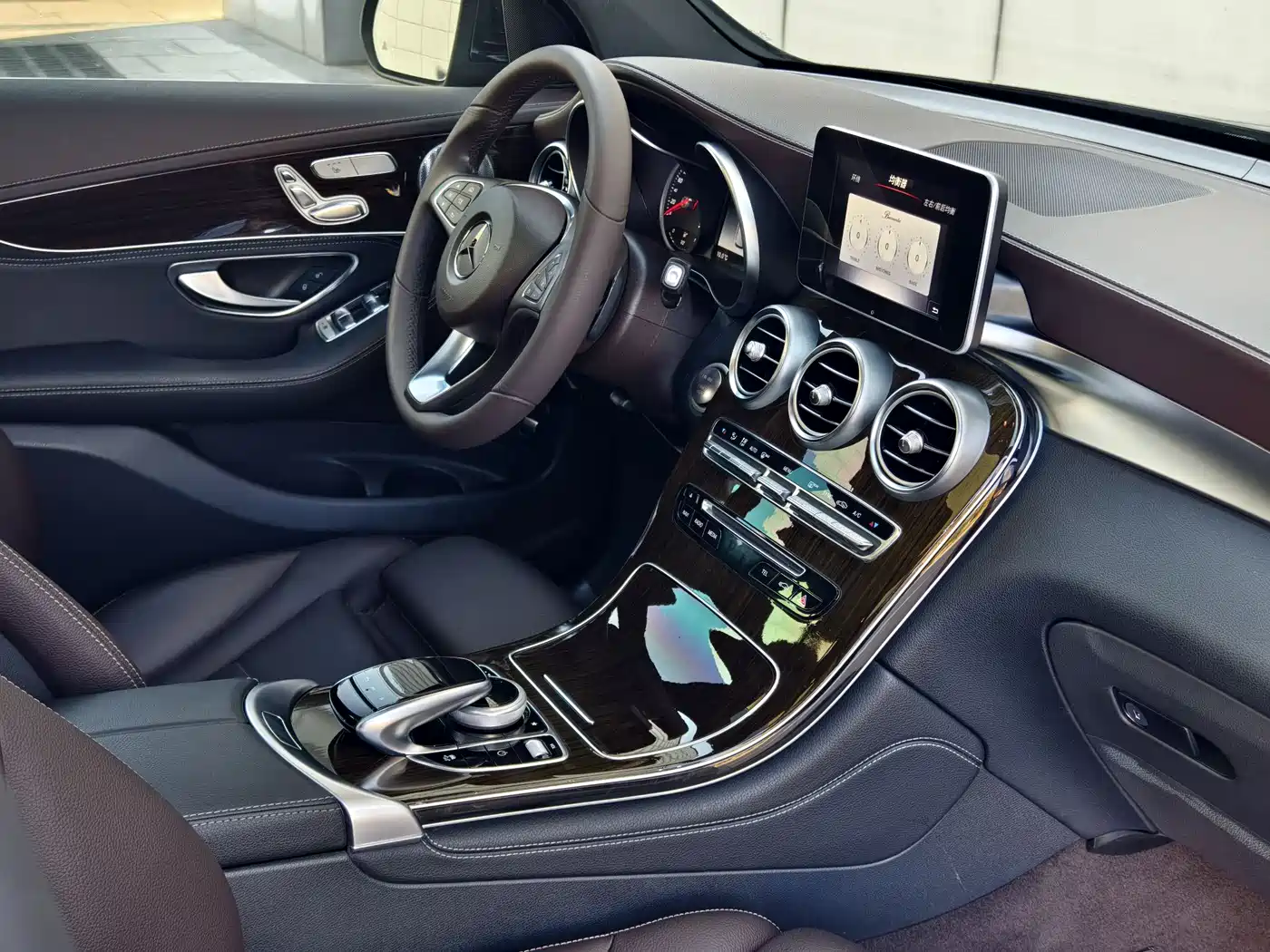 Mercedes-Benz GLC 2018 GLC 260 4MATIC Luxury фото 12