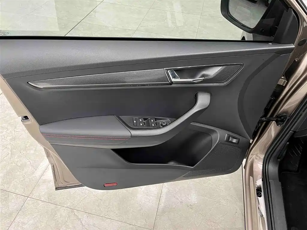 Škoda Karoq 2025 TSI280 Luxury Edition фото 10