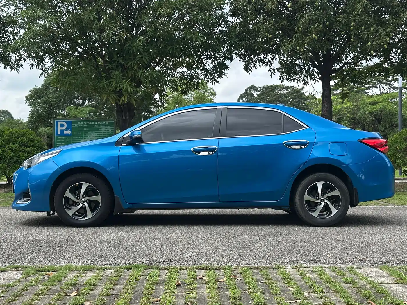 Toyota Levin 2017 Facelift 185T CVT Elite (China V) фото 10
