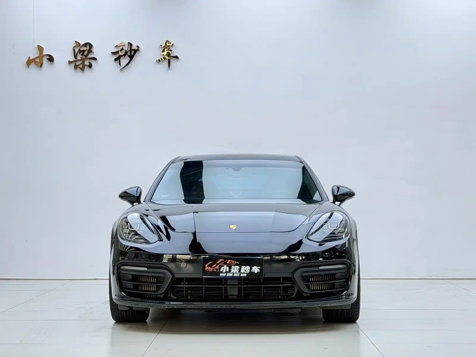 Photo 2 - Porsche Panamera