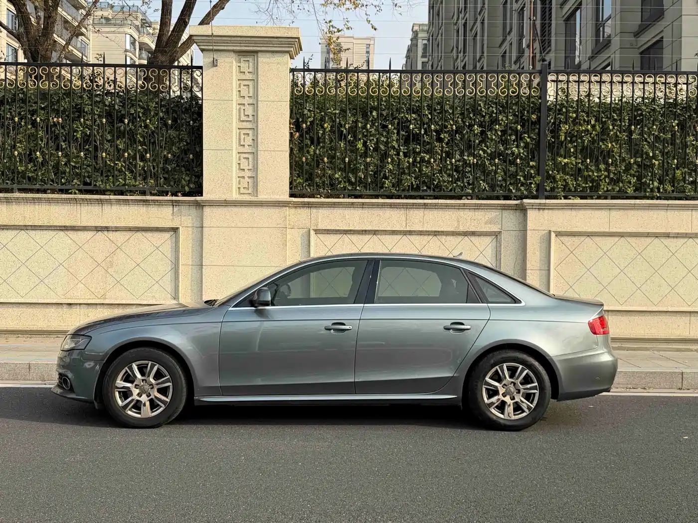 Audi A4L 2010 2010 2.0 TFSI Technology