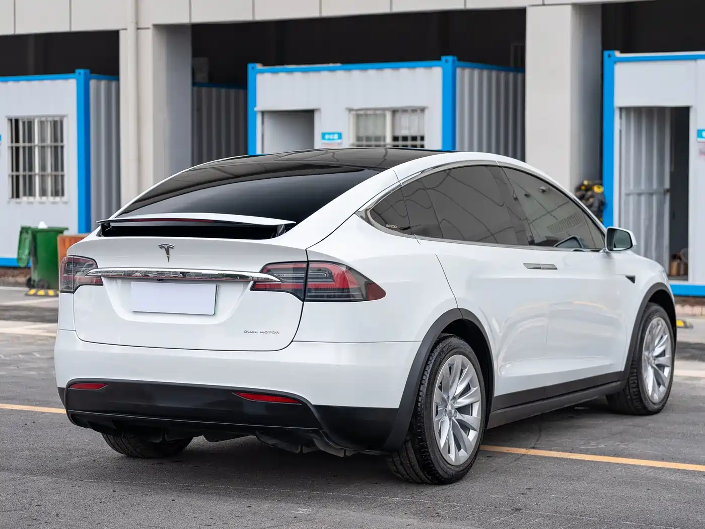 TESLA MODEL X