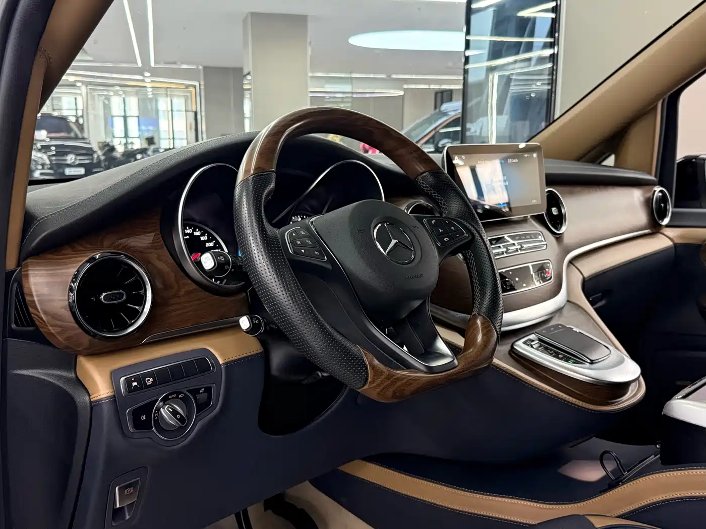 MERCEDES-BENZ V CLASS