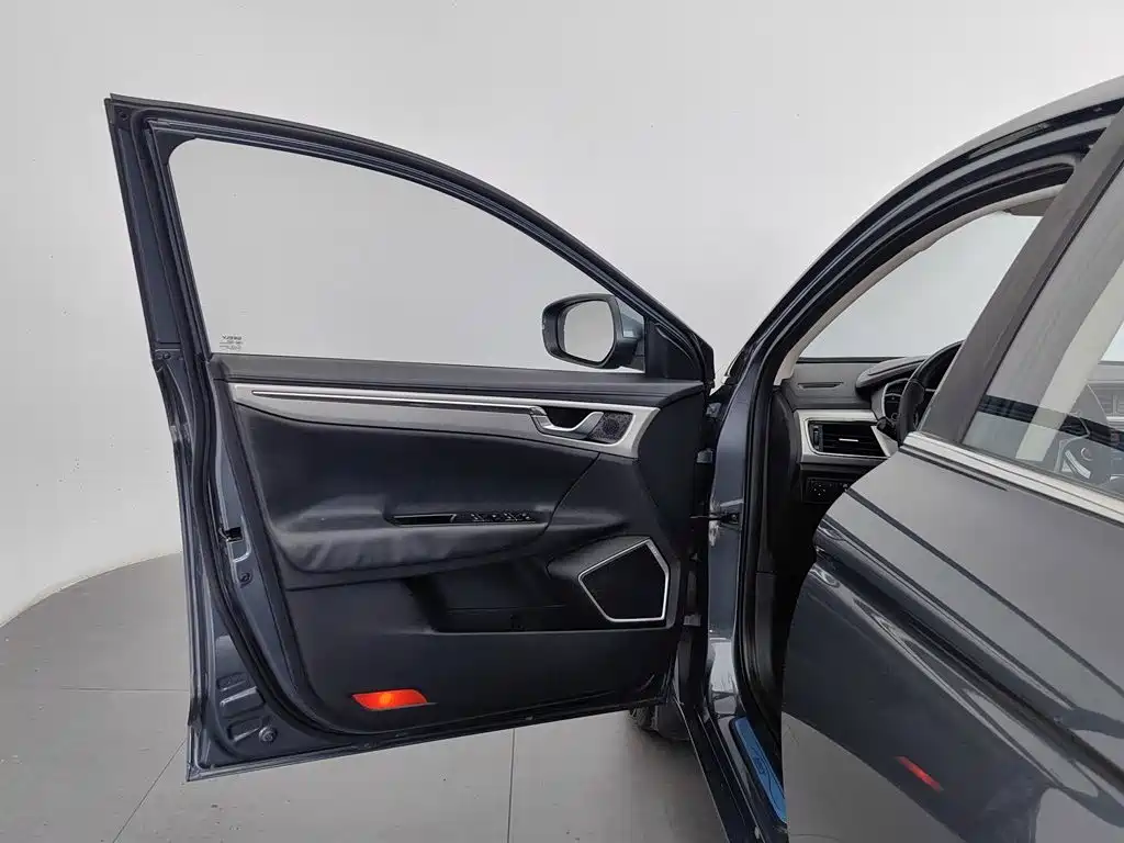 Фото 8 - Geely Emgrand GL