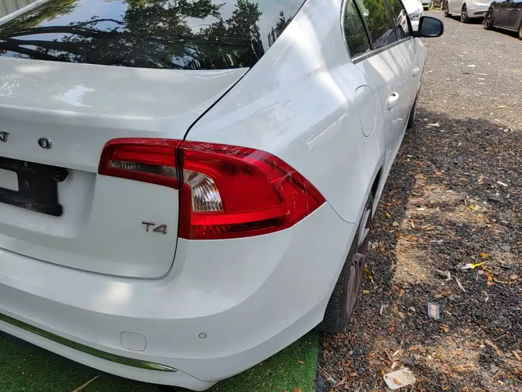 Фото 8 - Volvo S60