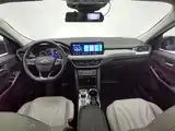 Photo 5 - Ford Escape