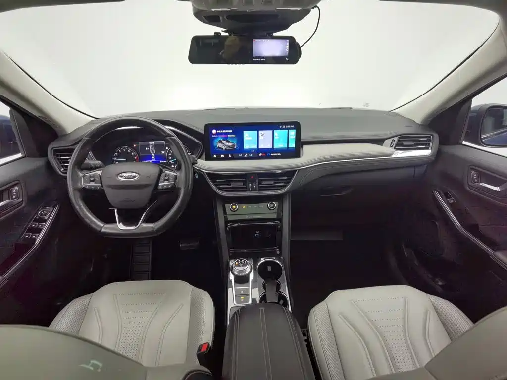 Photo 5 - Ford Escape