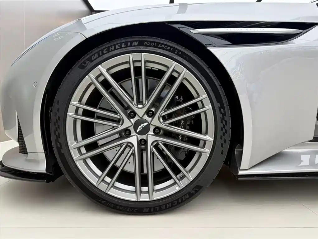 Aston Martin DB12 2023 4.0T V8 Volante фото 14