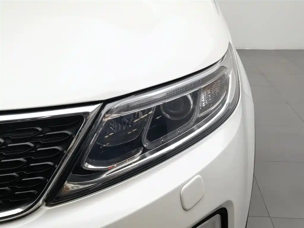 Photo 7 - Kia Sorento