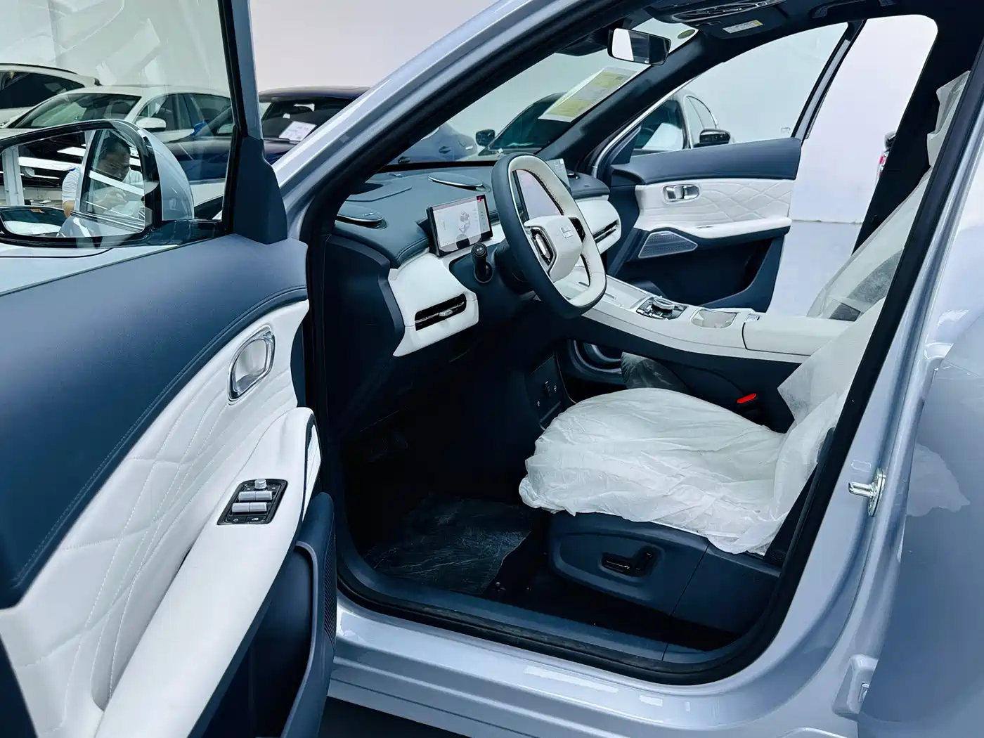 Geely Galaxy Galaxy Starship 7 EM-i 2025 Model 120km Explorer+ Edition фото 4
